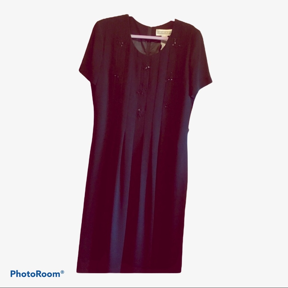 New black dress 👗 Stunning ❤️ - Picture 1 of 9